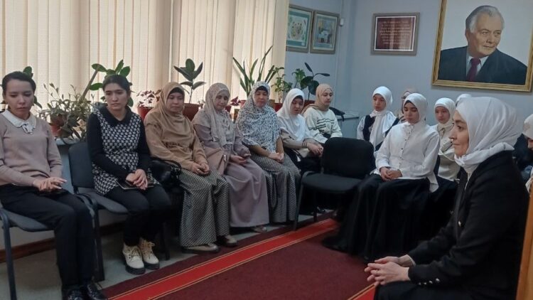 А. Қаҳҳор уй-музейида, Ўзбекистон Республикаси биринчи Президенти Ислом Абдуғаниевич Каримов таваллуди муносабати билан “Доимо ёдимизда” мавзусида хотира тадбири бўлиб ўтди