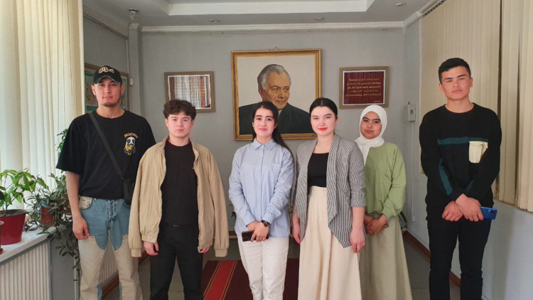 O‘zbekiston davlat jahon tillari universiteti tarjimonlik fakeulteti talabalarining Abdulla Qahhor uy-muzeyiga tashrif jarayonlari.