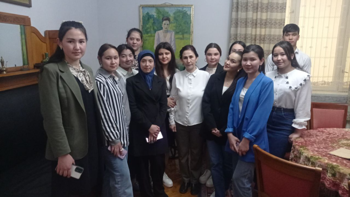 Toshkent amaliy fanlar universiteti talabalari ustozlari qahhorshunos olima Marhabo Quchqorova hamrohligida joriy yilning 26-mart kuni Abdulla Qahhor uy-muzeyiga tashrif buyurdilar.